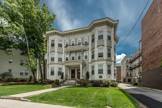 Building Photo - 55 Ashford St