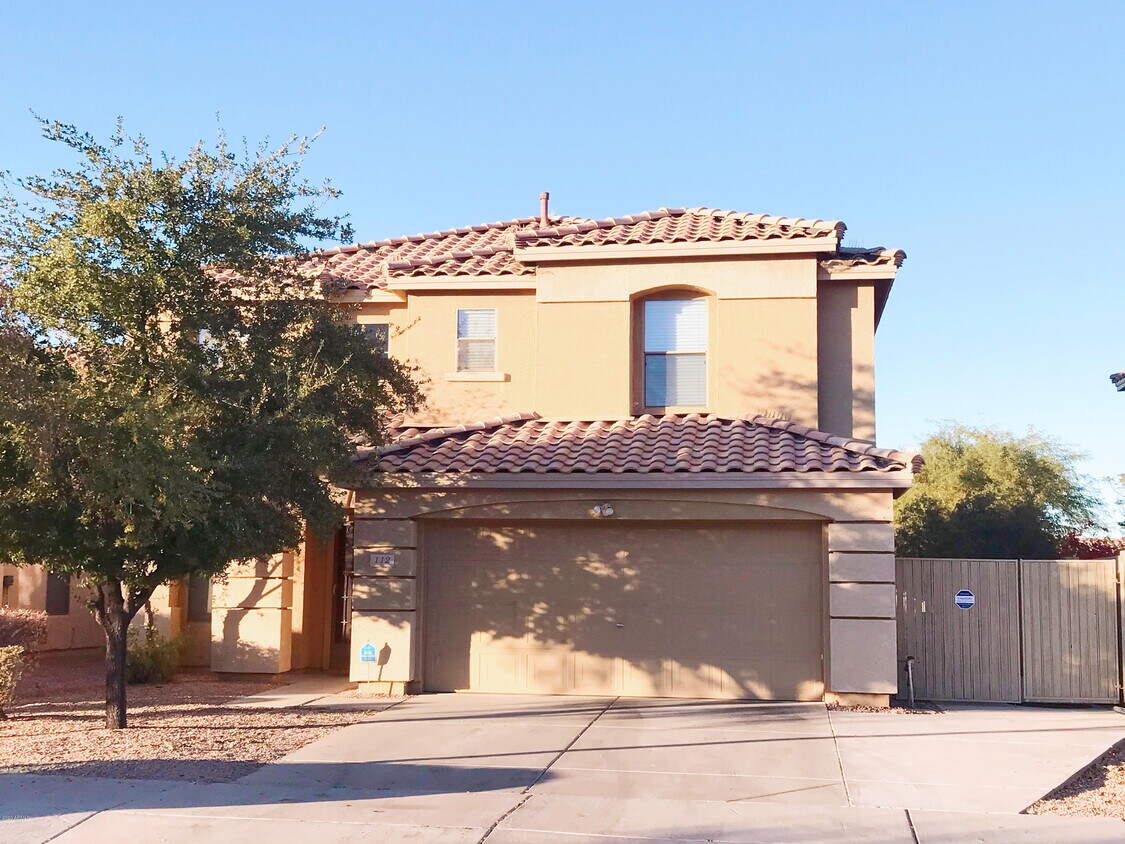 Primary Photo - 112 E Milada Dr