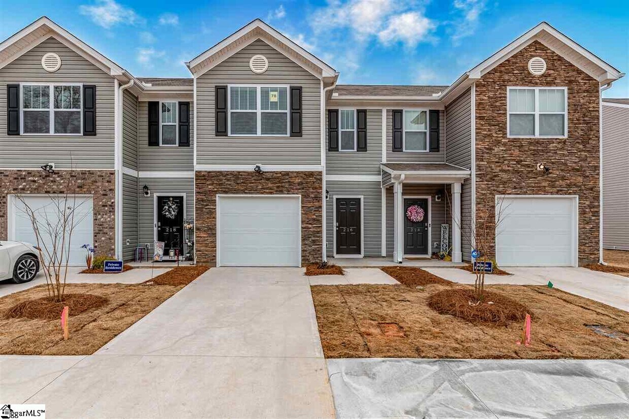 Primary Photo - 216 Southridge Ct