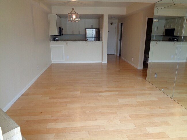 Building Photo - 601