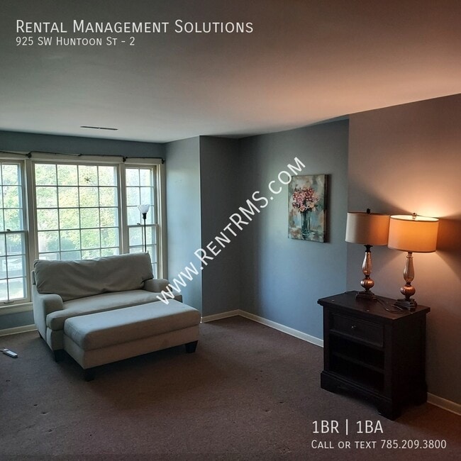 Building Photo - 925 SW Huntoon St