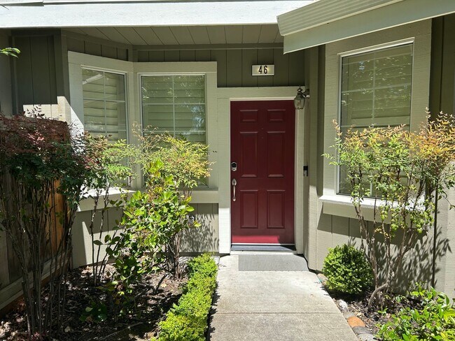 Foto del edificio - Beautiful 2 Bed, 2 Bath Single Story Condo...