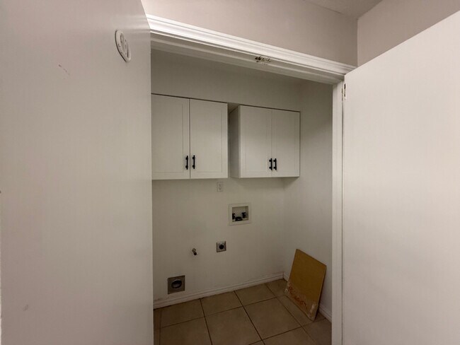 Building Photo - 2018 Auburn Dr