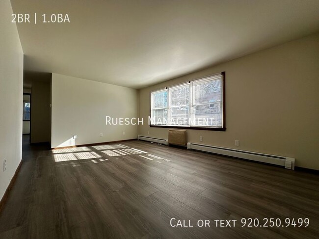 Building Photo - Recently Renovated 2 Bedroom 1 Bath Lower ...
