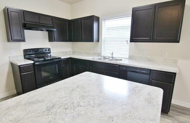 Foto del edificio - 2921 Mayfair Ln