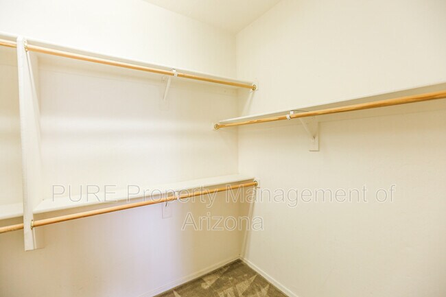 Building Photo - 5 E Hillside St