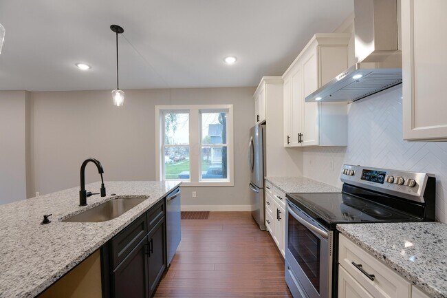 Foto del edificio - 389-391-391 Berkeley Rd