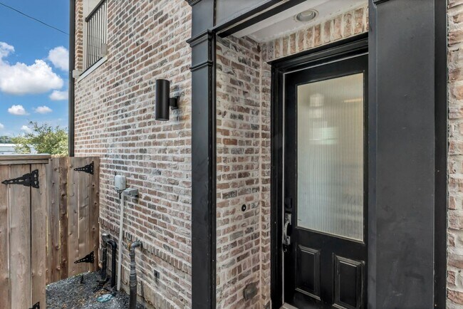 Foto del edificio - 4128 Willowbend Blvd