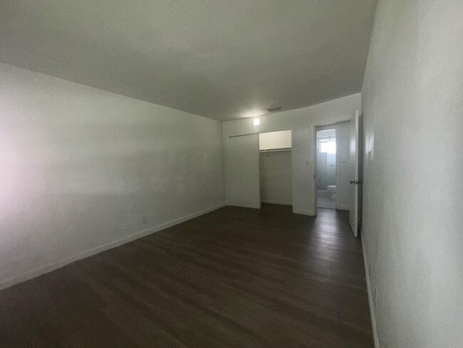 Building Photo - 425 SW 18th Ave