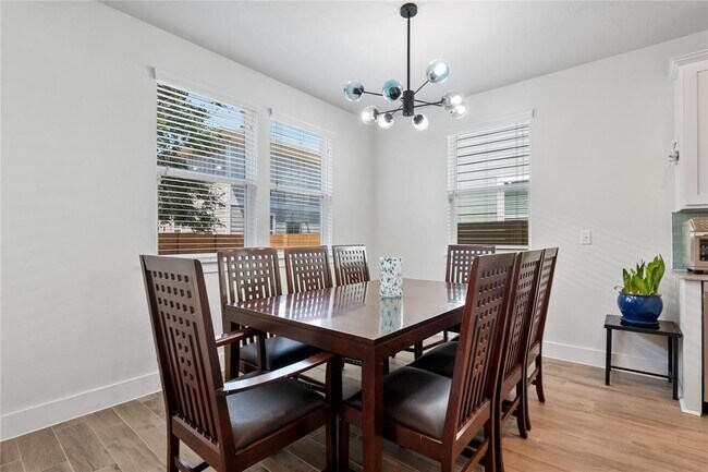 Foto del edificio - 7402 Rook St