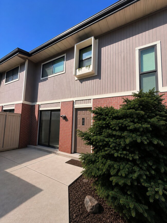 Building Photo - 62 S Holman Way