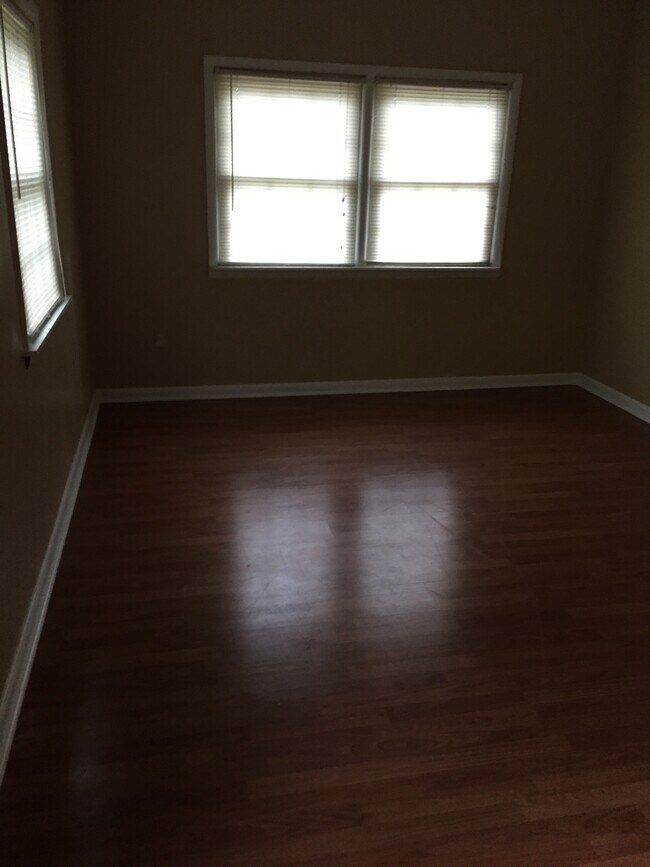 Building Photo - 1722 Shiloh Dr
