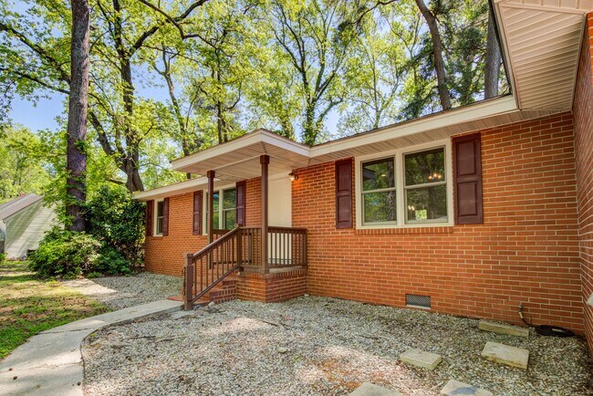 Building Photo - Renovated 3 Bedroom, 1.5 Bath Home in Deep...