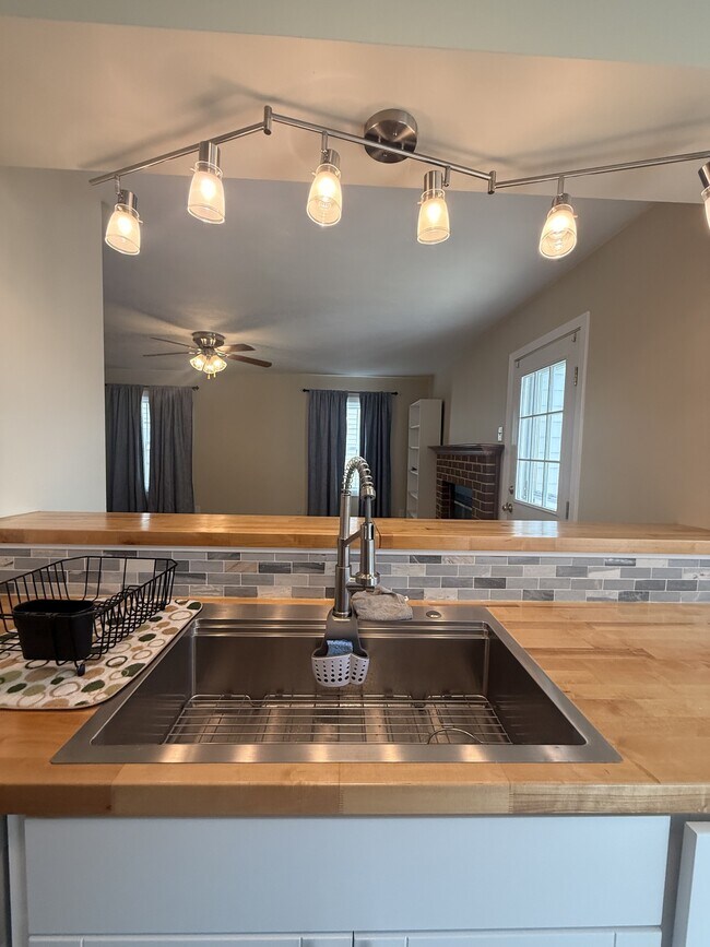 Building Photo - 1949 Arlington Arch Dr