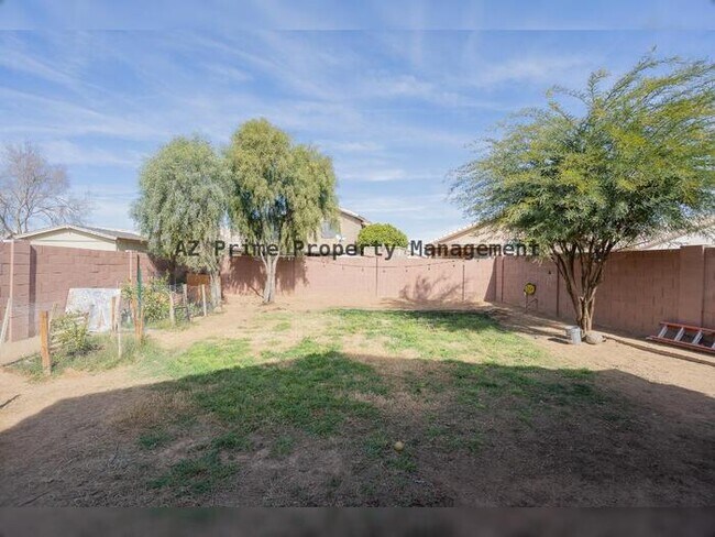 Foto del edificio - 8724 W Coronado Rd