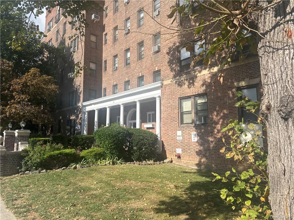 Primary Photo - 208 Centre Ave