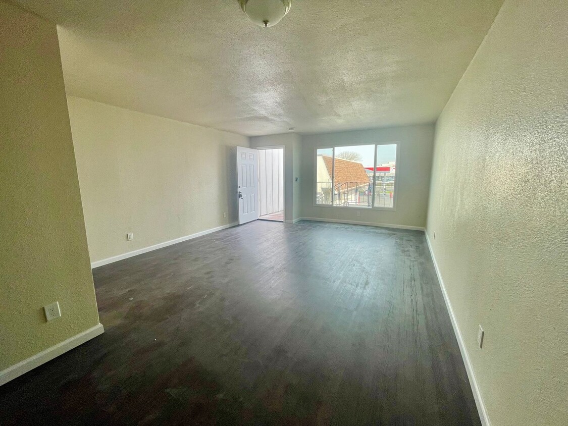 175 W Alameda St, Manteca, CA 95336 Condo for Rent in Manteca, CA