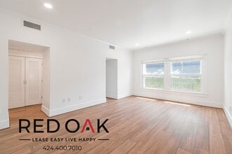 Building Photo - 6533 Hollywood Blvd