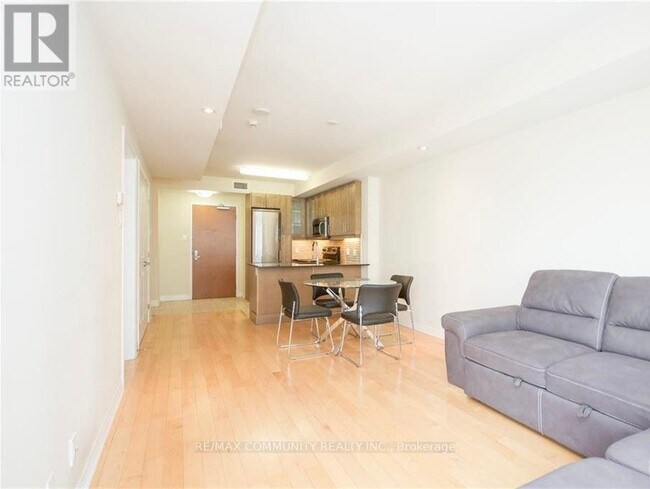 Building Photo - 242 Rideau St