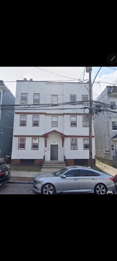 Primary Photo - 42 Tillinghast St