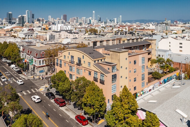 Proximity to Downtown - 601-621 Valencia St