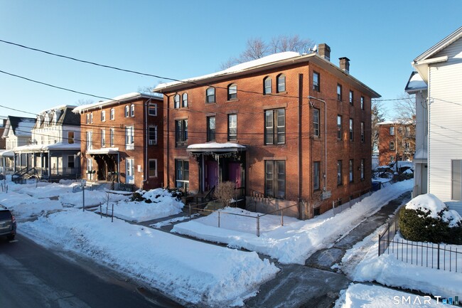 Building Photo - 24 Madison St