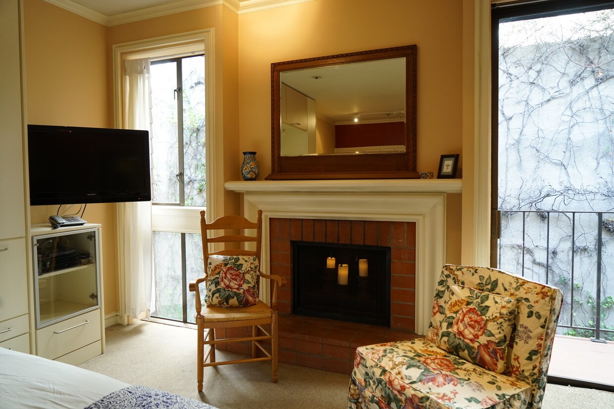 Nob Hill Studio - 930 Pine St