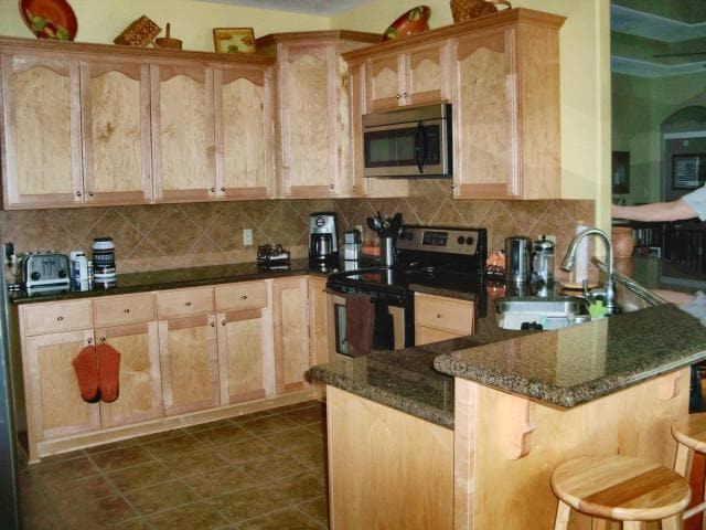 Building Photo - 411 Delia Dr