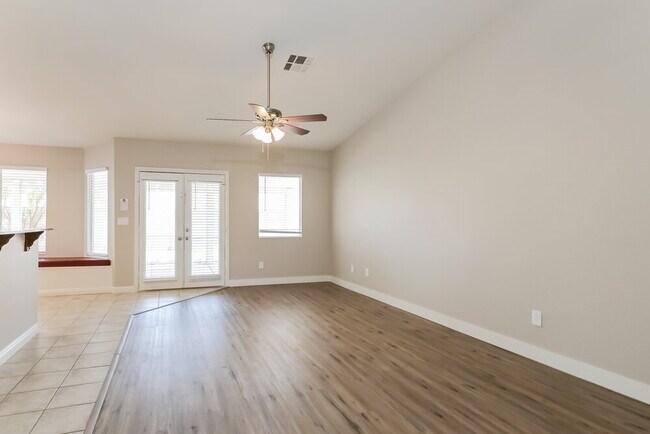 Building Photo - 534 Trocadero St