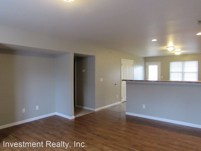 Building Photo - 102 Fleetwood Dr