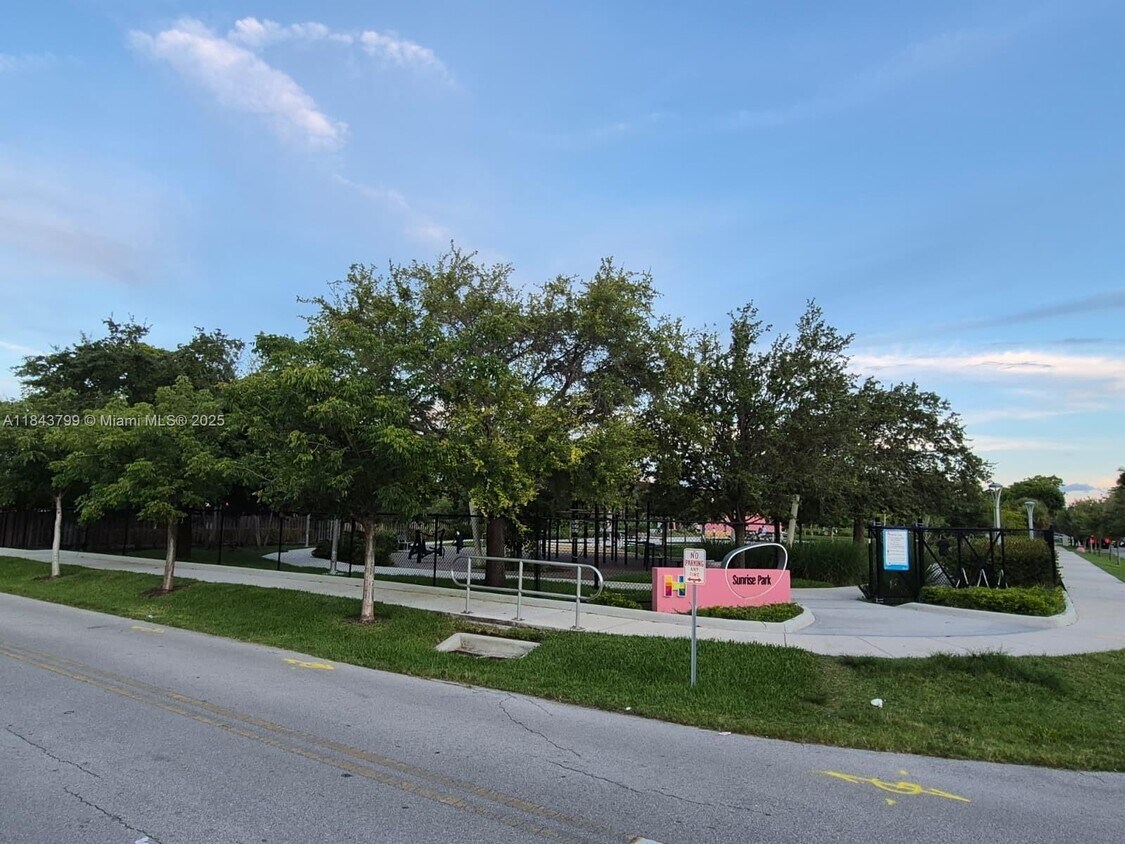 Foto principal - 801 NE 5th St