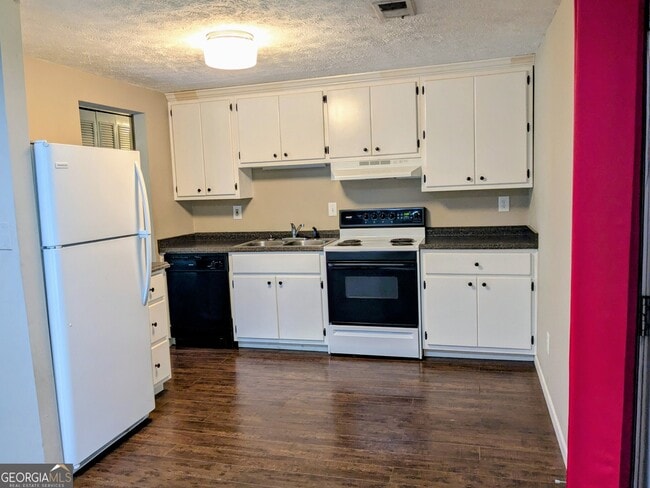 Foto del edificio - 137 Wynnmeade Pkwy