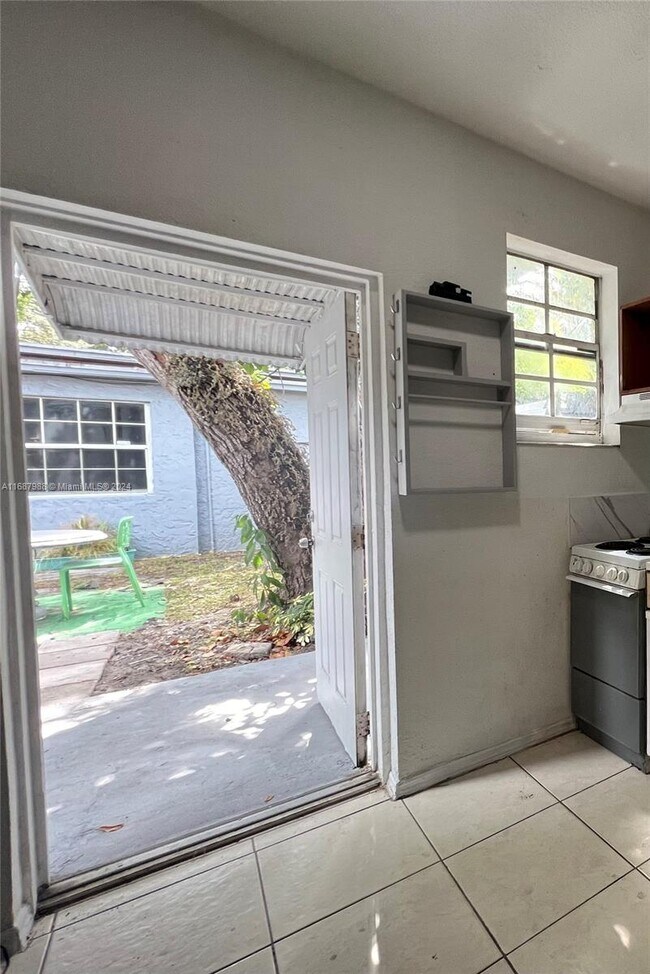 Foto del edificio - 370 NE 166th St