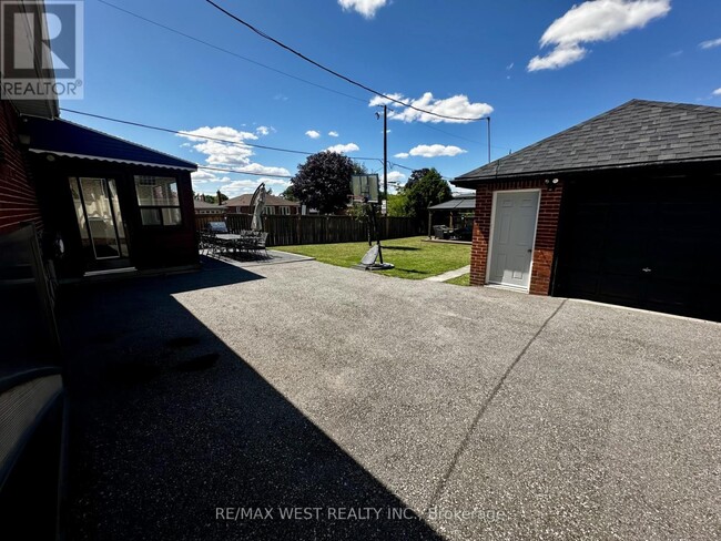 Building Photo - 544 Rustic Rd