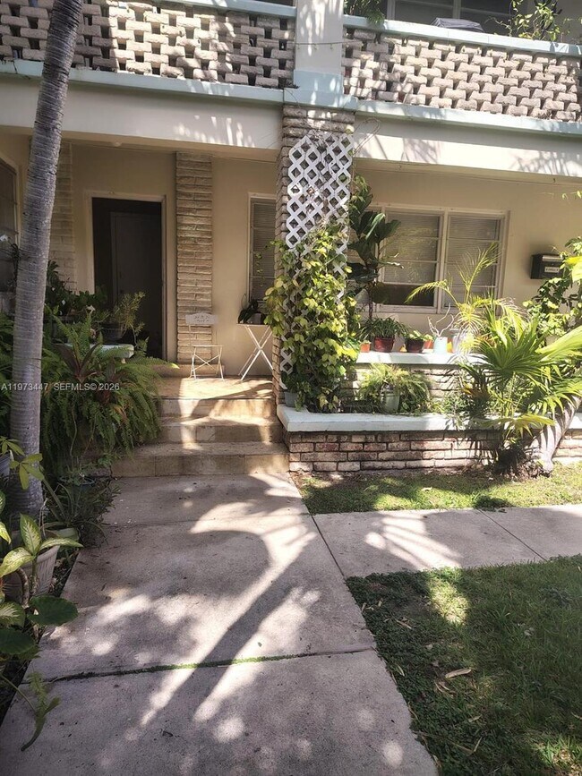 Foto del edificio - 7921 West Dr