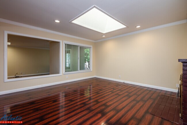 Building Photo - 484 Ardis Ave