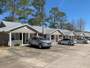 Building Photo - 4014 SW 26th Dr