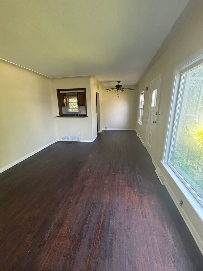 Foto del edificio - Charming 3 beds 1 bath in Cleveland!