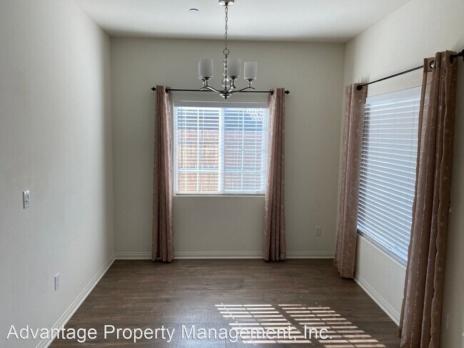 Foto del edificio - 4 br, 3.5 bath House - 1566 S. Varick Ct.