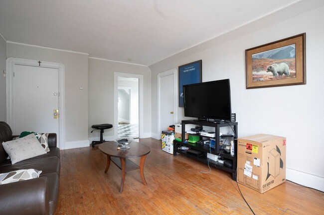 Building Photo - HOT ALLSTON LISTING!!!!