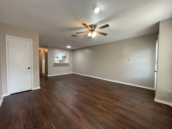 Building Photo - AVAILABLE NOW 2 BEDROOM 1.5 BATH TOWNHOME ...