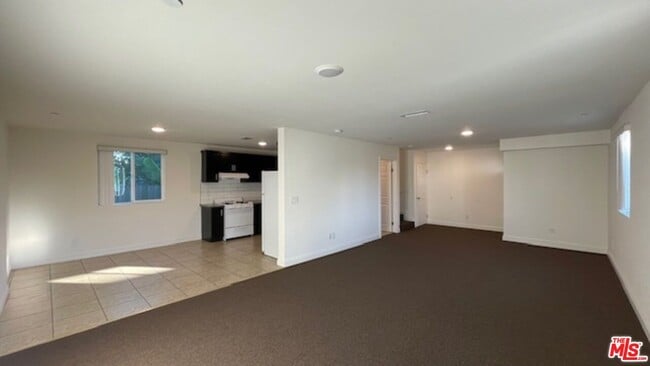 Building Photo - 1161 E 40th Pl