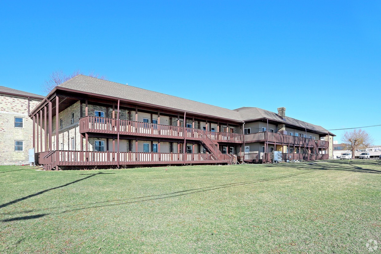 Primary Photo - Apartments on the River