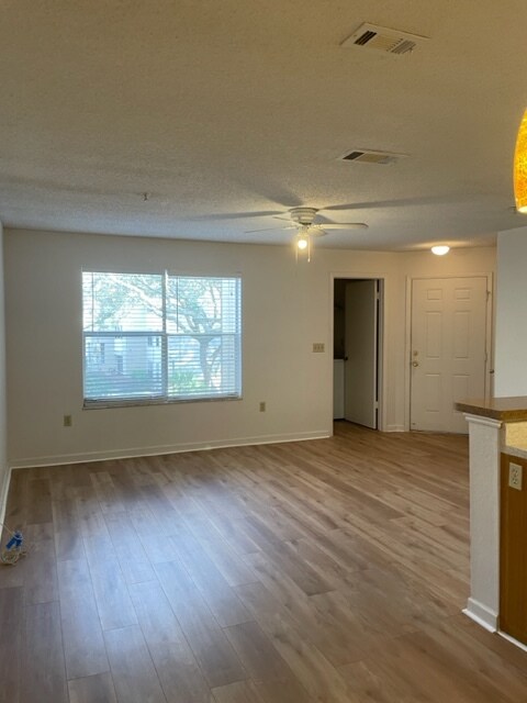 Building Photo - 623 Dory Ln