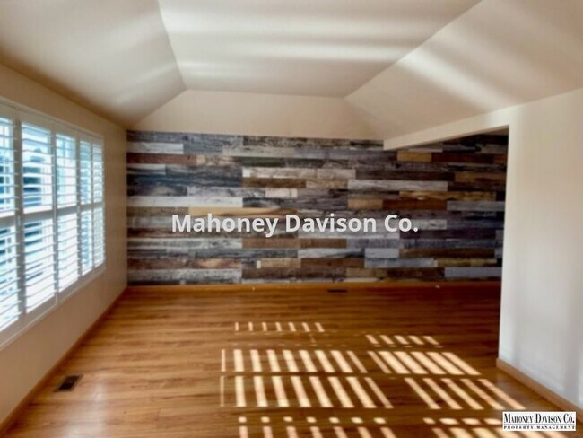 Foto del edificio - 749 Adobe Rd