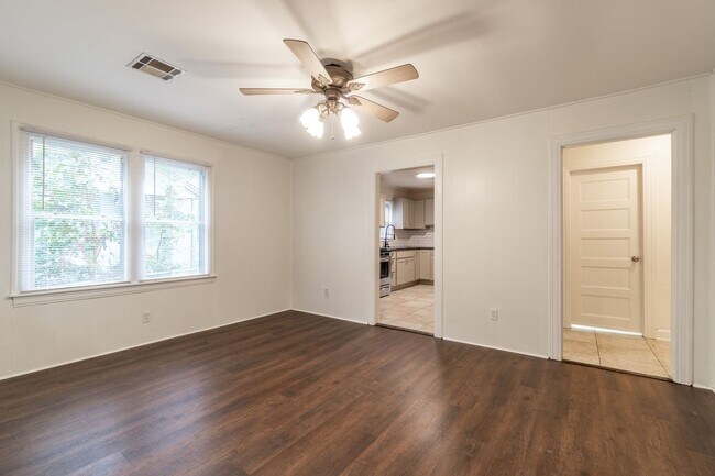 Foto del edificio - * Move-In Special - Half Off First Month's...