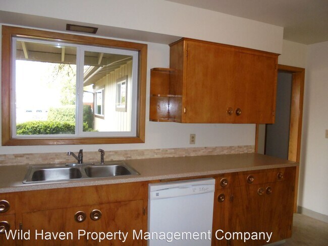Building Photo - 3 br, 1 bath House - 800 NE 15th St.