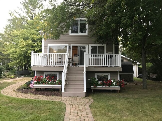 Building Photo - 1575 Lowe Dr