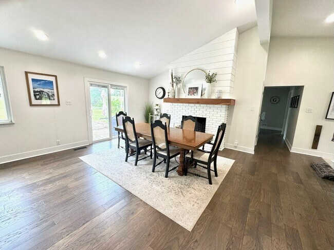 Foto del edificio - 1715 Pine Hill Dr