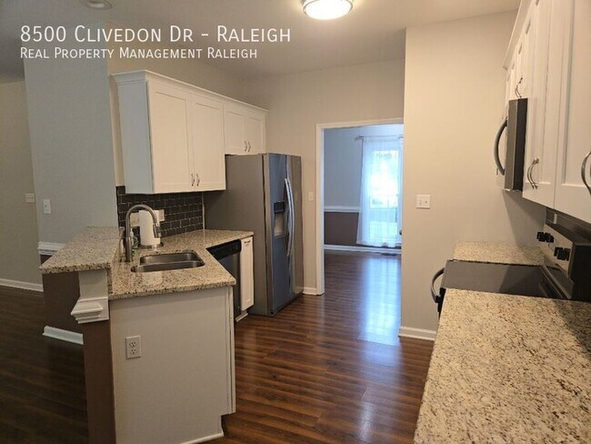 Foto del edificio - 8500 Clivedon Dr